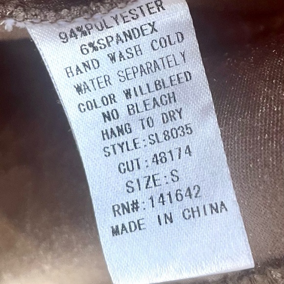 She + Sky Velour Top for Ladies; Size Small - Picture 7 of 7